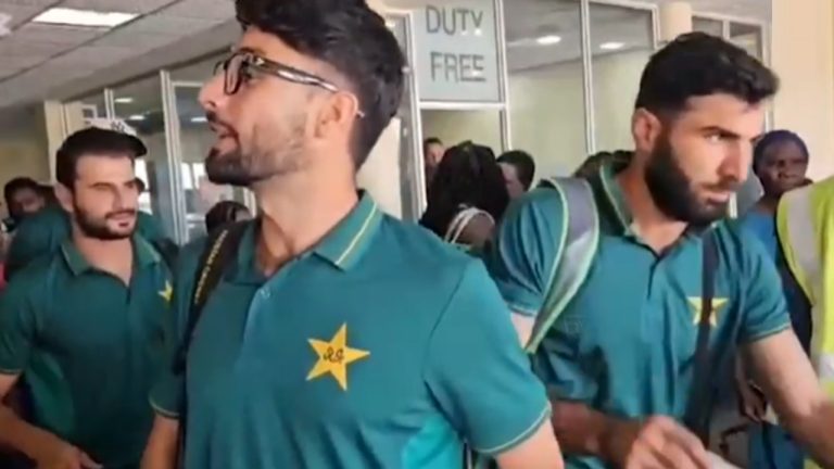 پاکستانی کرکٹ ٹیم جنوبی افریقہ روانہ ہو گئی