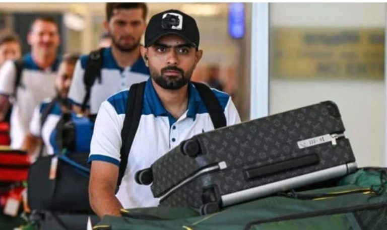 پاکستان کرکٹ ٹیم دبئی سے اسلام آباد خاموشی سے پہنچ گئی
