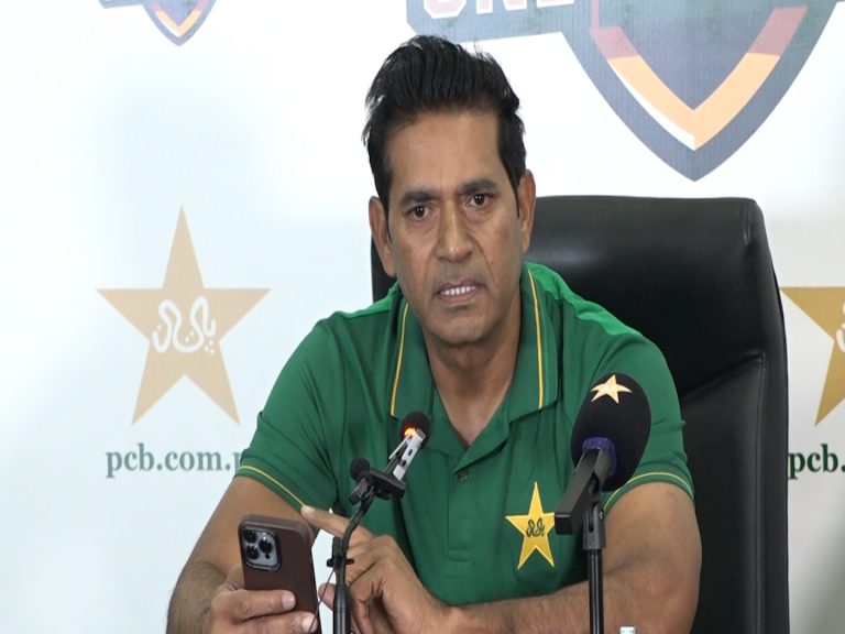 پاکستان کرکٹ ٹیم کے عبوری ہیڈ کوچ عاقب جاوید نے شکست تسلیم کر لی